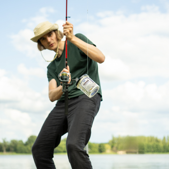 Socken mit Gewürzgurken- & Hering-Motiv im Glas 2er-Pack