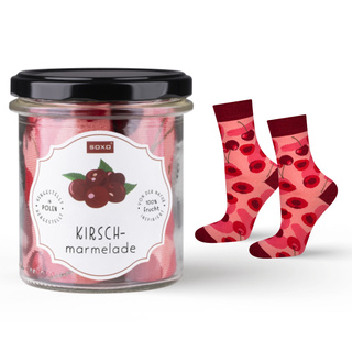 Socken mit Kirschmarmeladen-Motiv im Glas