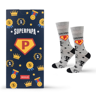 1 Paar von lustigen Socken mit der Aufschrift „SuperPapa“ in einzigartiger Verpackung | Herrensocken | SOXO